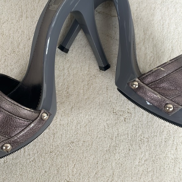 CHRISIAN DIOR HEELS, 6 1/2 - Picture 9 of 10